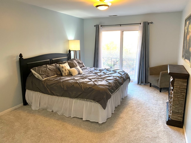 Master Bedroom - 2017 N Lincoln Ave