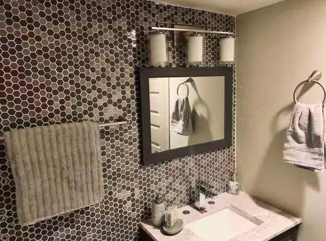 Building Photo - 6402 Del Monte Dr