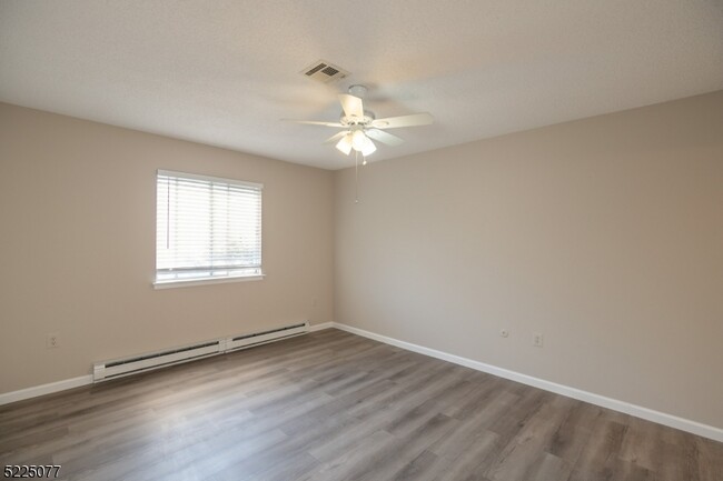 Building Photo - 450 Closter Rd