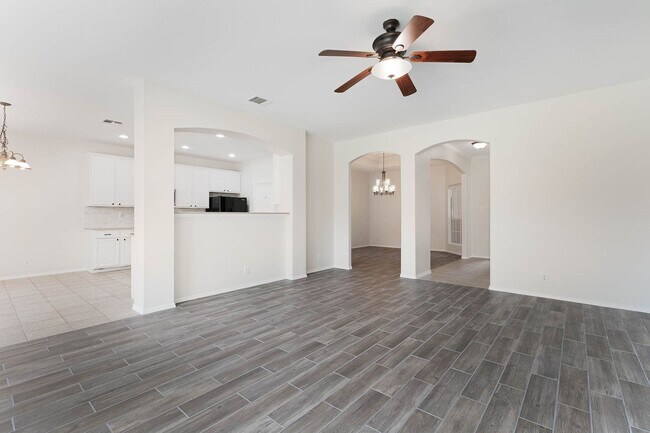 Building Photo - Boerne, TX -Gorgeous home in Kendall County Estates