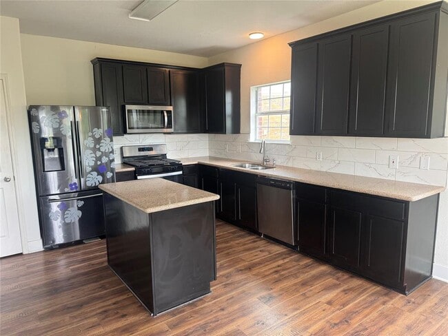 Building Photo - 1800 Rachel Ln