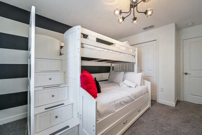 Building Photo - 5047 Windermere Ave