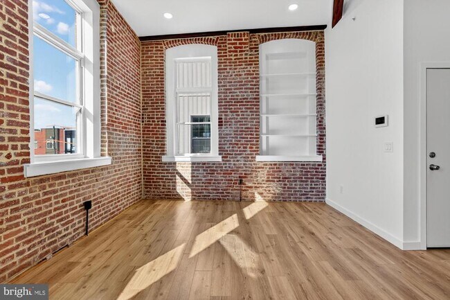 Building Photo - 2045 Trenton Ave