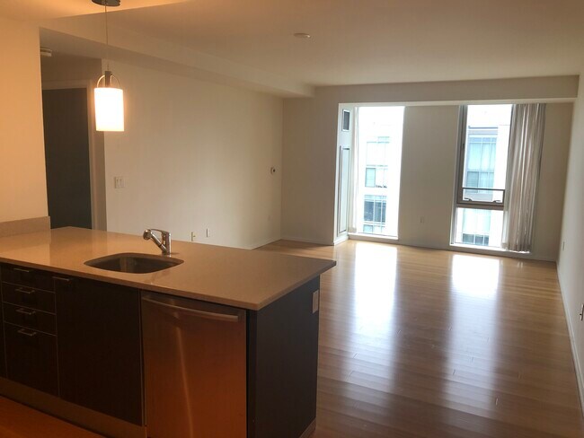 Building Photo - 2 Earhart St