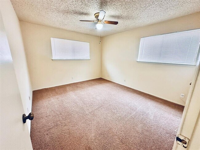 Building Photo - 12504 Tree Line Dr