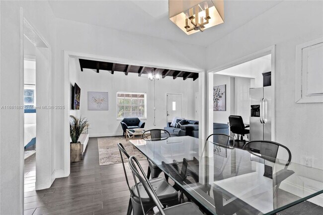 Building Photo - 2315 SW 17th St