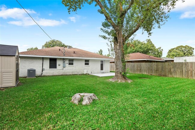 Building Photo - 2115 Linden Creek Ln