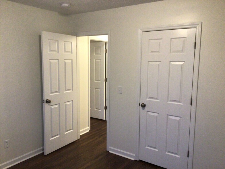 Building Photo - 5410 Bridgegate Dr