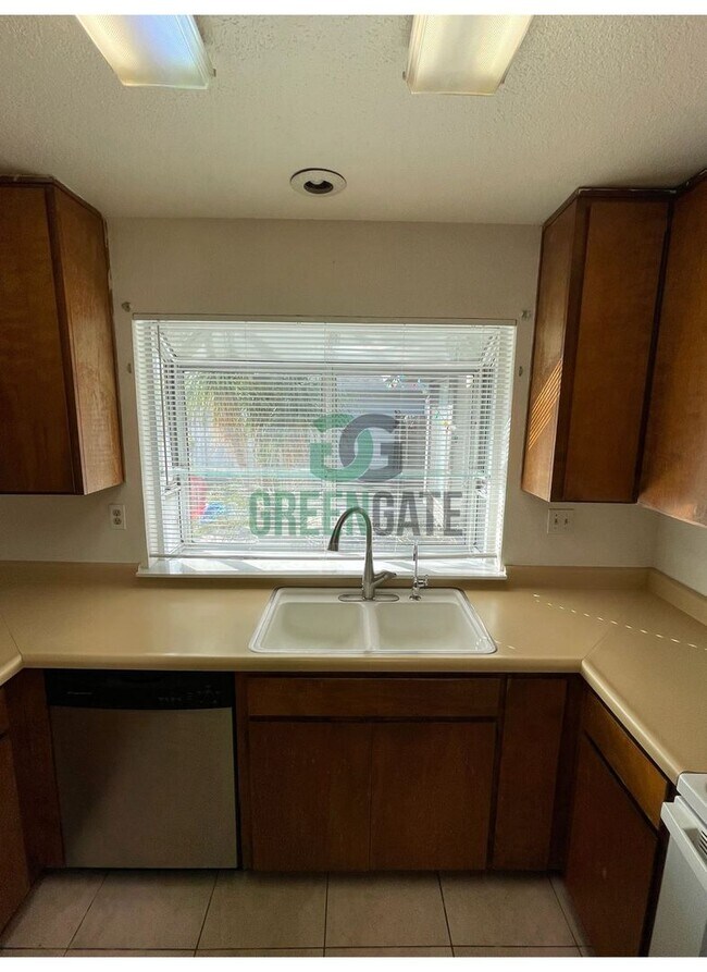 Building Photo - 177-179 Manzanita Lane