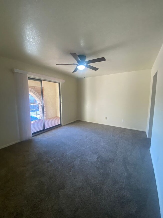 Building Photo - los-2940