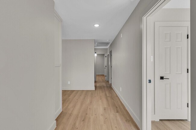 Building Photo - 6014 W 43rd St