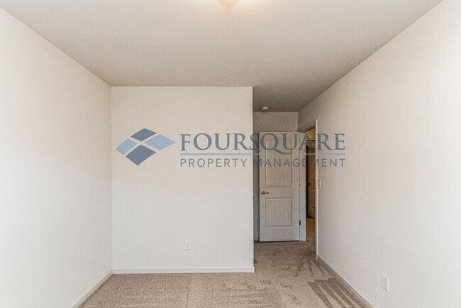 Building Photo - Spacious 3-Bed / 2.5-Bath Townhome with Open Floor Plan & Assigned Parking – Convenient to Downto...