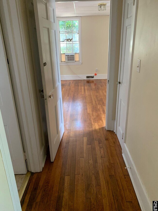 Building Photo - 1006 Marion St