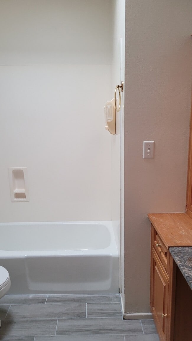 Building Photo - Freshly painted 3/2 house for rent near Cactus and SR51-MM