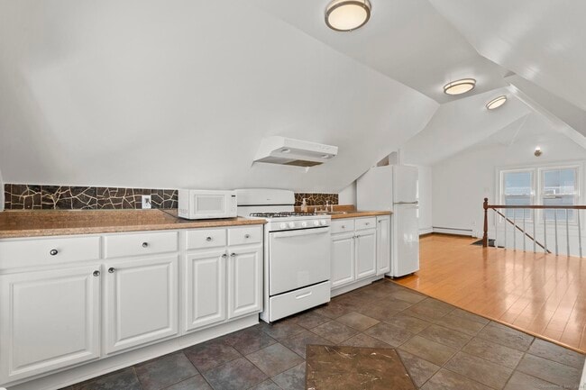 Building Photo - 48 Lockwood Ave