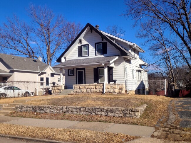 Building Photo - 5511 Lydia Ave