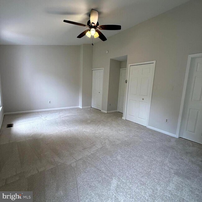 Building Photo - 8442 Springfield Oaks Dr