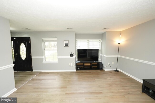 Building Photo - 4120 Lancaster Cir