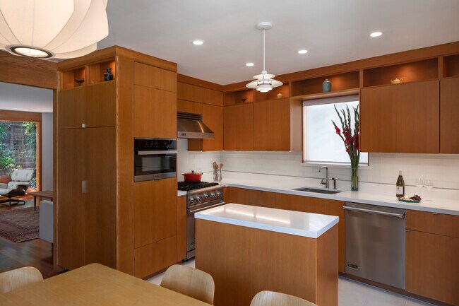 Building Photo - 10424 Hebron Ln