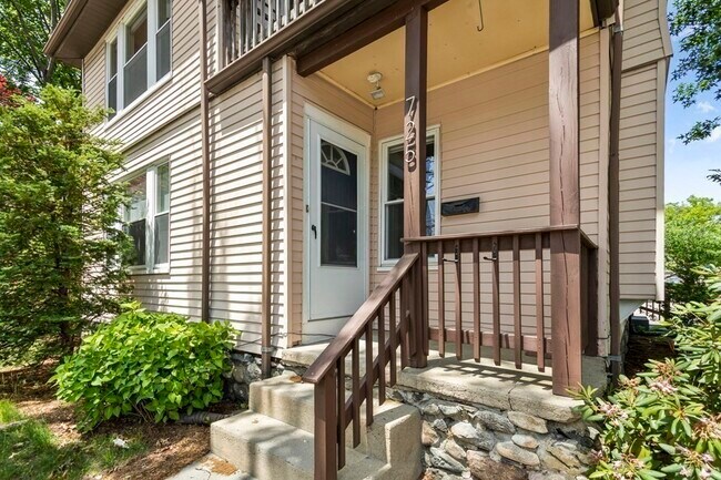 Building Photo - 725 Watertown St