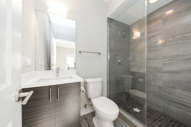 Building Photo - 1025 Walnut Wy