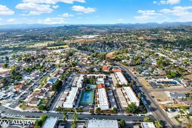 Building Photo - Modern 1-Bed Upstairs Condo with Garage & ...