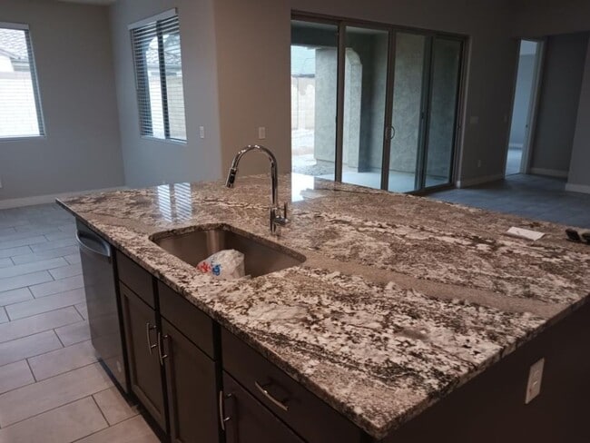 Building Photo - Single Family Home-  5 bedrooms 3 Baths