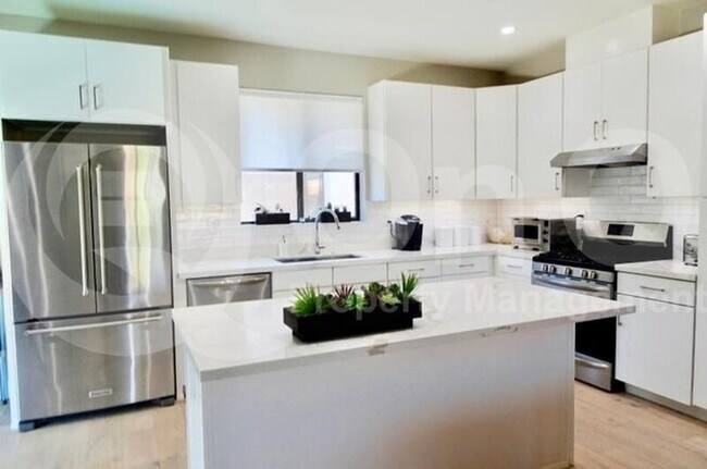 Building Photo - 3233 N 70th St