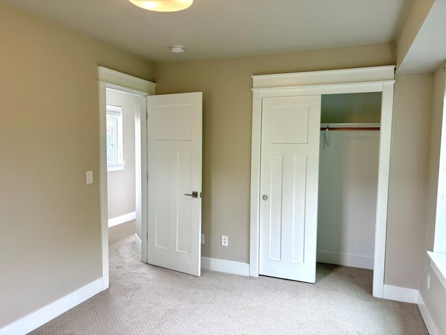 Building Photo - St. Johns Modern Build with Fenced Backyar...