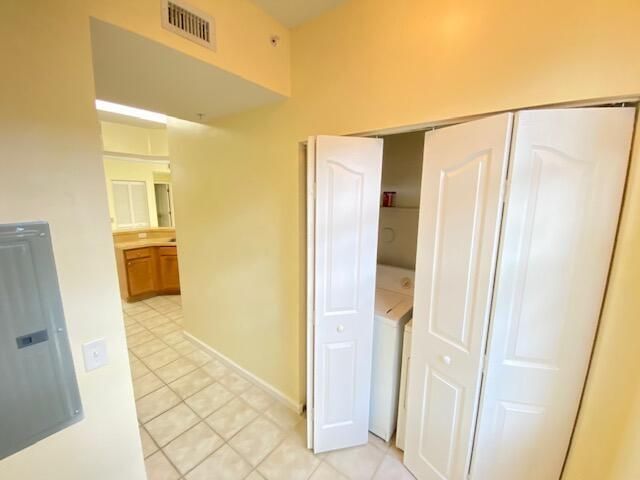 Building Photo - 9825 Baywinds Blvd