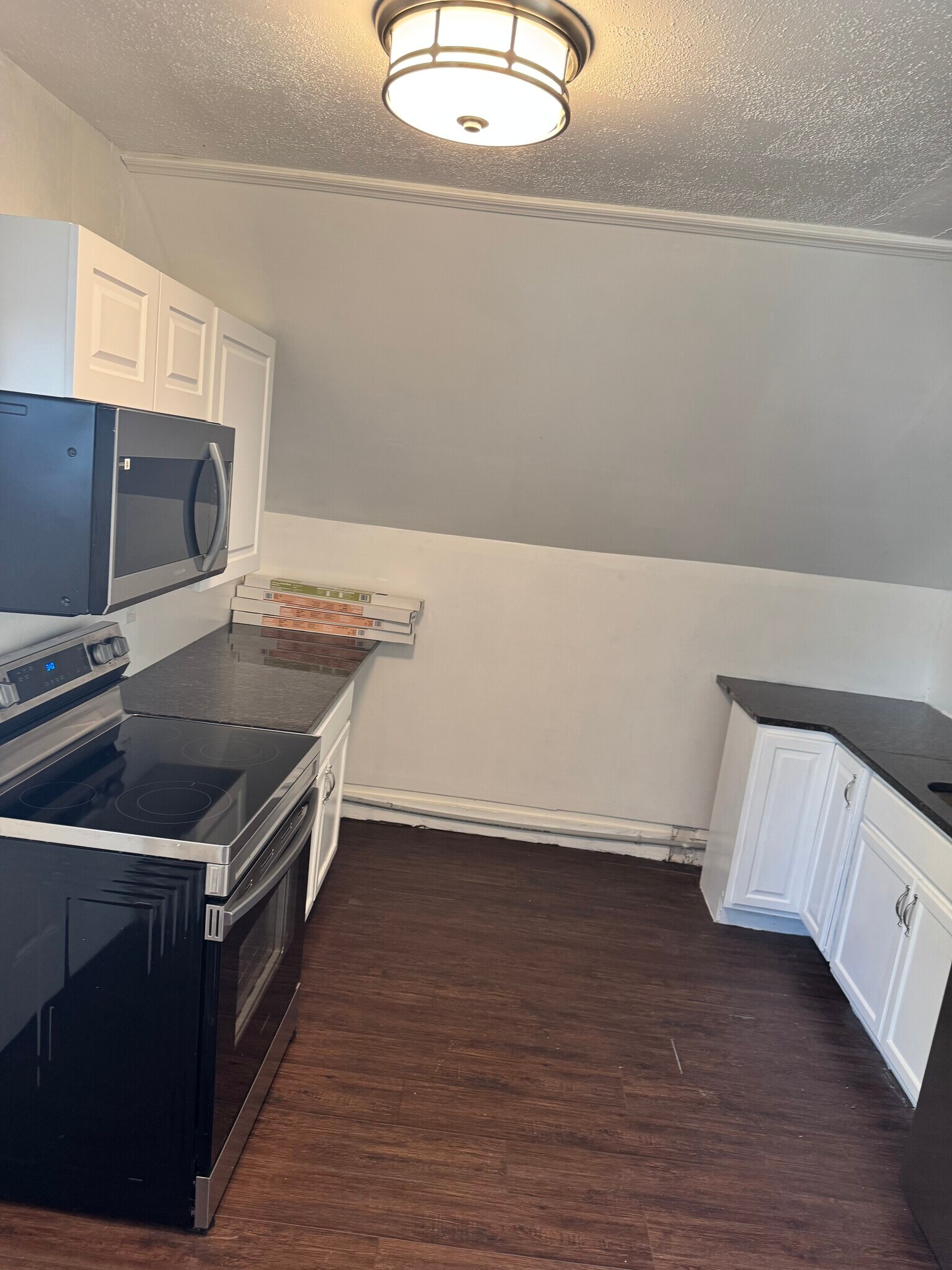 Building Photo - 211 Oxford St