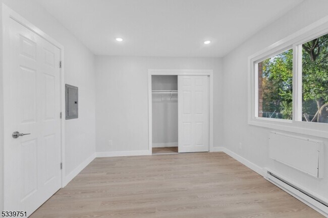 Building Photo - 557 S Broad St