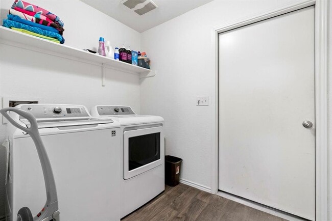 Building Photo - 3512 Batson Dr
