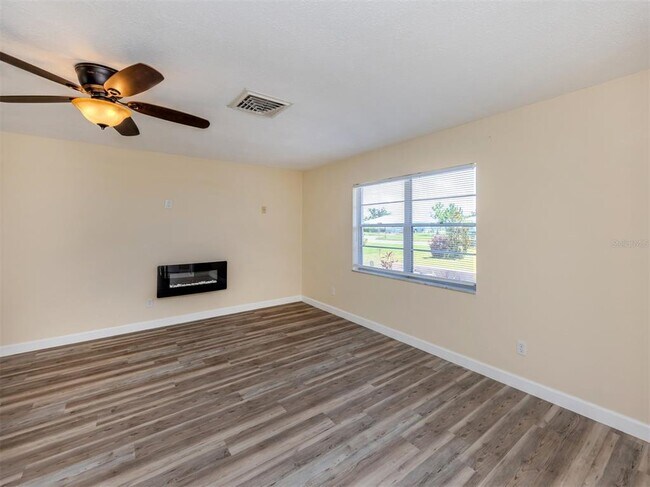 Building Photo - 1229 Lucaya Ave
