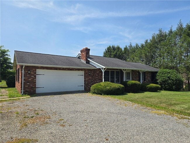 Building Photo - 719 W Old Rte 422