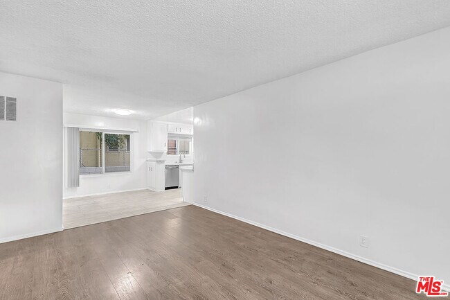 Building Photo - 739 Croft Ave
