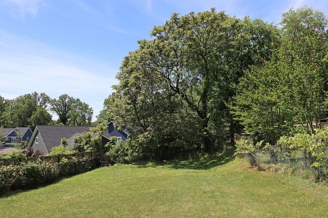Building Photo - One Level City Living With Large Yard