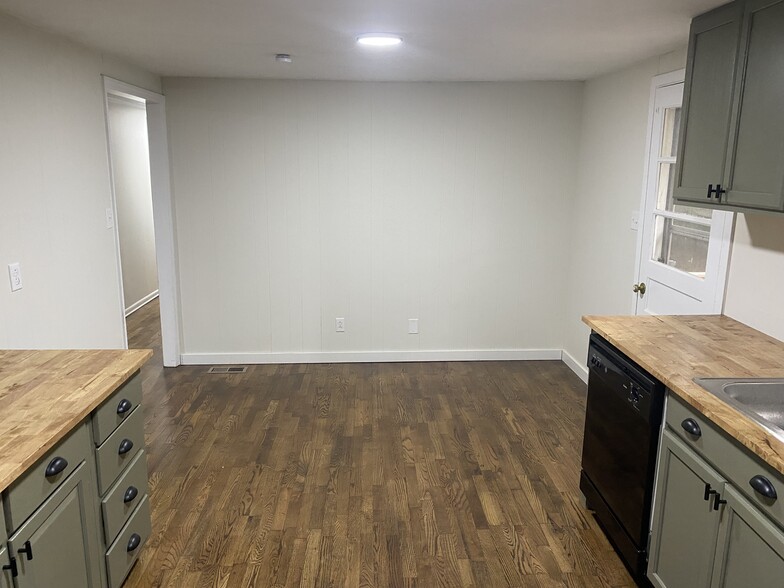 Building Photo - 6009 Wade Ln