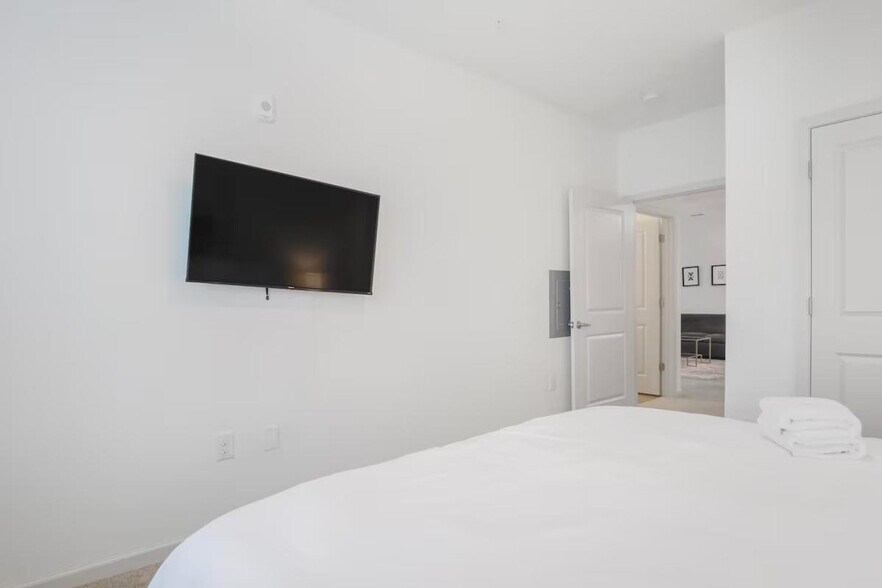 Building Photo - 8251 Windsor Hill Blvd