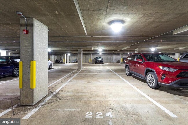 Building Photo - 155 Potomac Passage