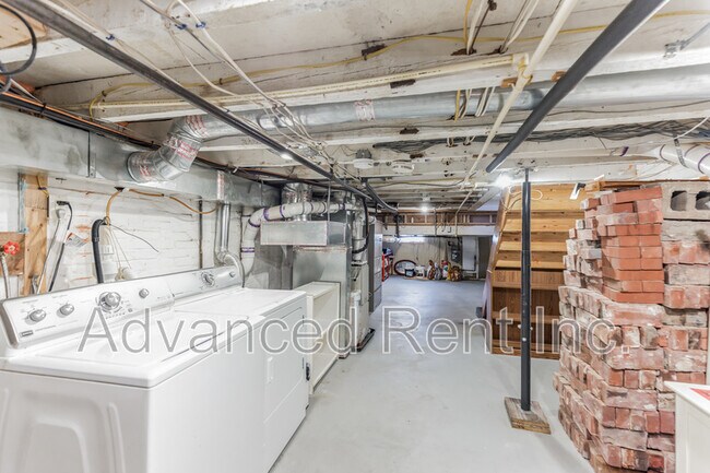 Building Photo - 2802 E Fairmount Ave