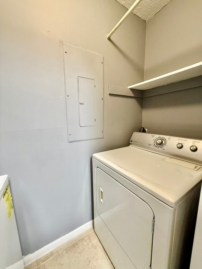 Building Photo - 455 Alt 19