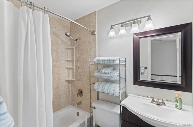 Building Photo - Charming Townhome for Rent in Timber Lake ...