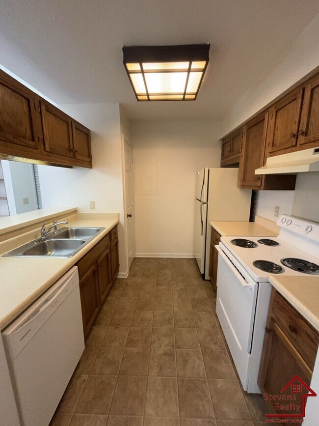 Building Photo - 409 Oriole Dr