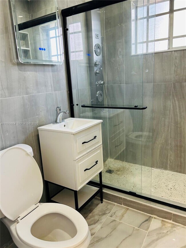 Building Photo - 1831 NW 185th St