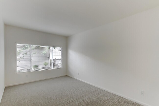 Building Photo - 8381 Pebble Creek Way