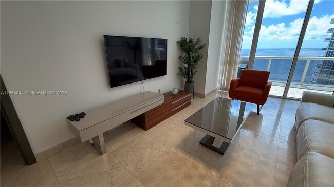 Building Photo - 15901 Collins Ave