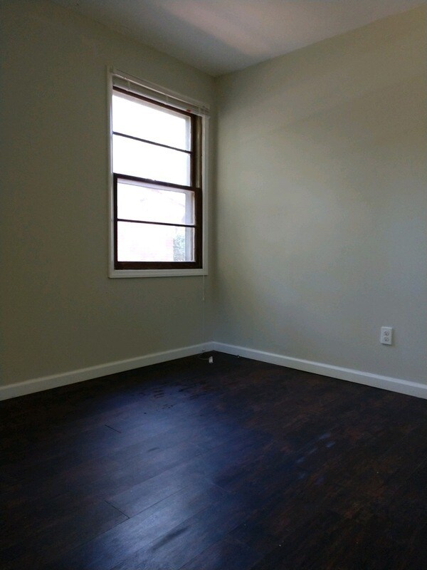 Building Photo - 4207 Dinglewood Ave