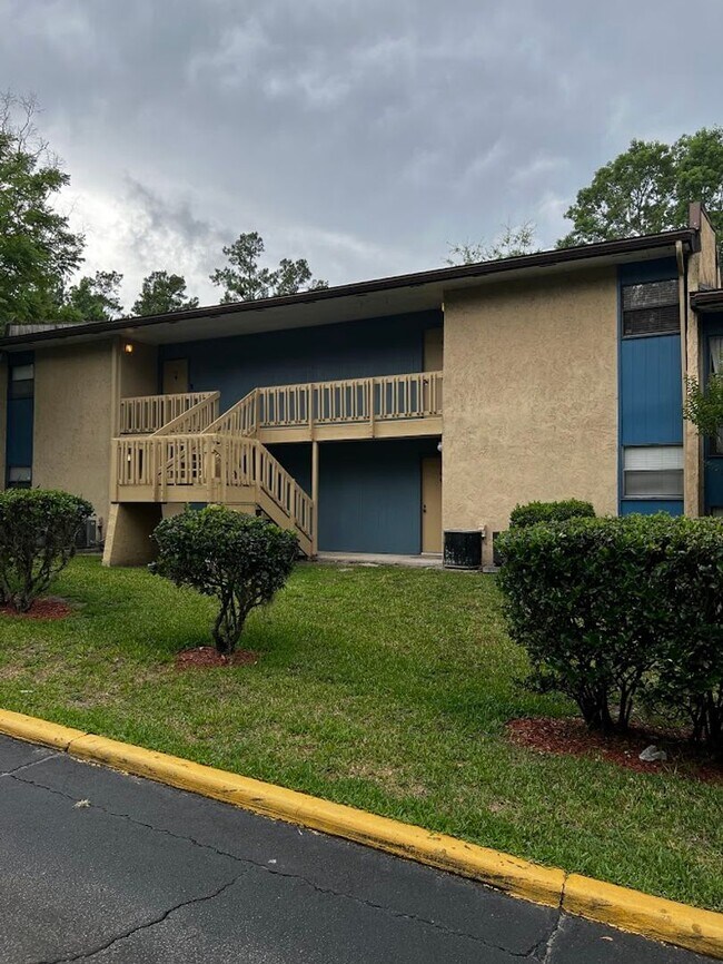 Building Photo - 2811 SW Archer Rd