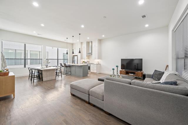 Building Photo - 1848 Euclid Ave